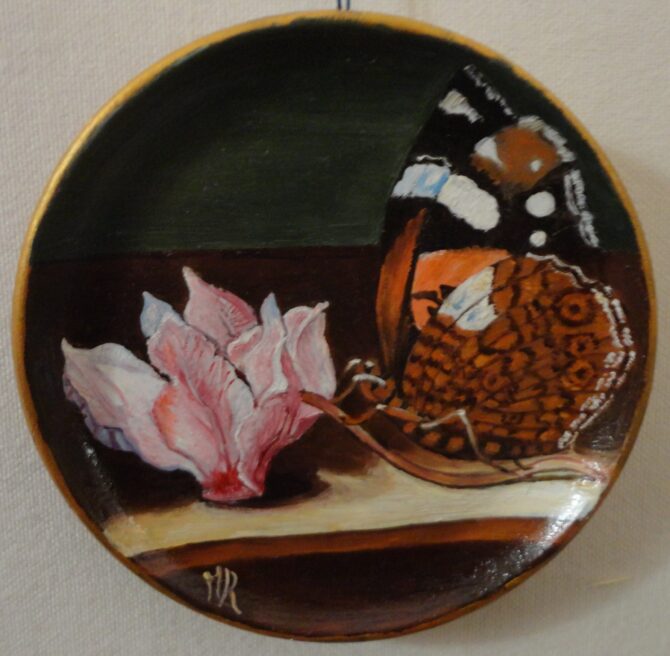 Piattino da Muro, Ciclamino con Farfalla, Olio su Ceramica