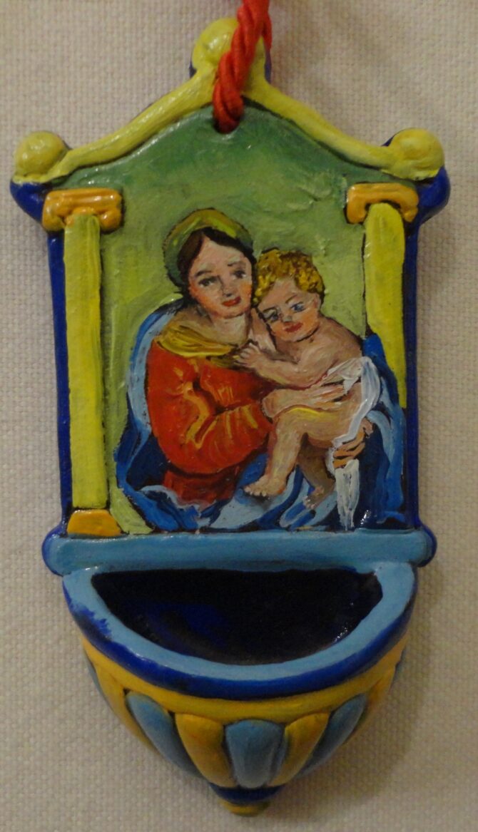 Piccola Acquasantiera di Ceramica Dipinta ad Olio con Madonna e Bambino